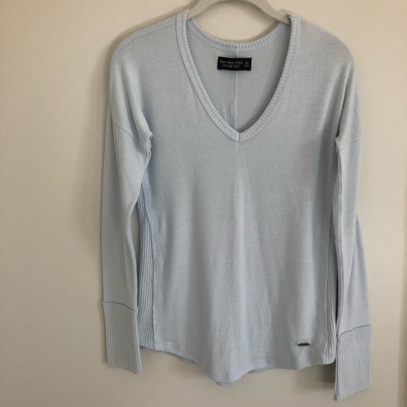 EUC Abercrombie Cozy Long-Sleeve V-Neck Legging Tee - Picture 2 of 8